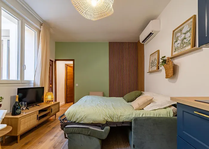 Ambiance Nature Aux Portes Des Halles De Nimes